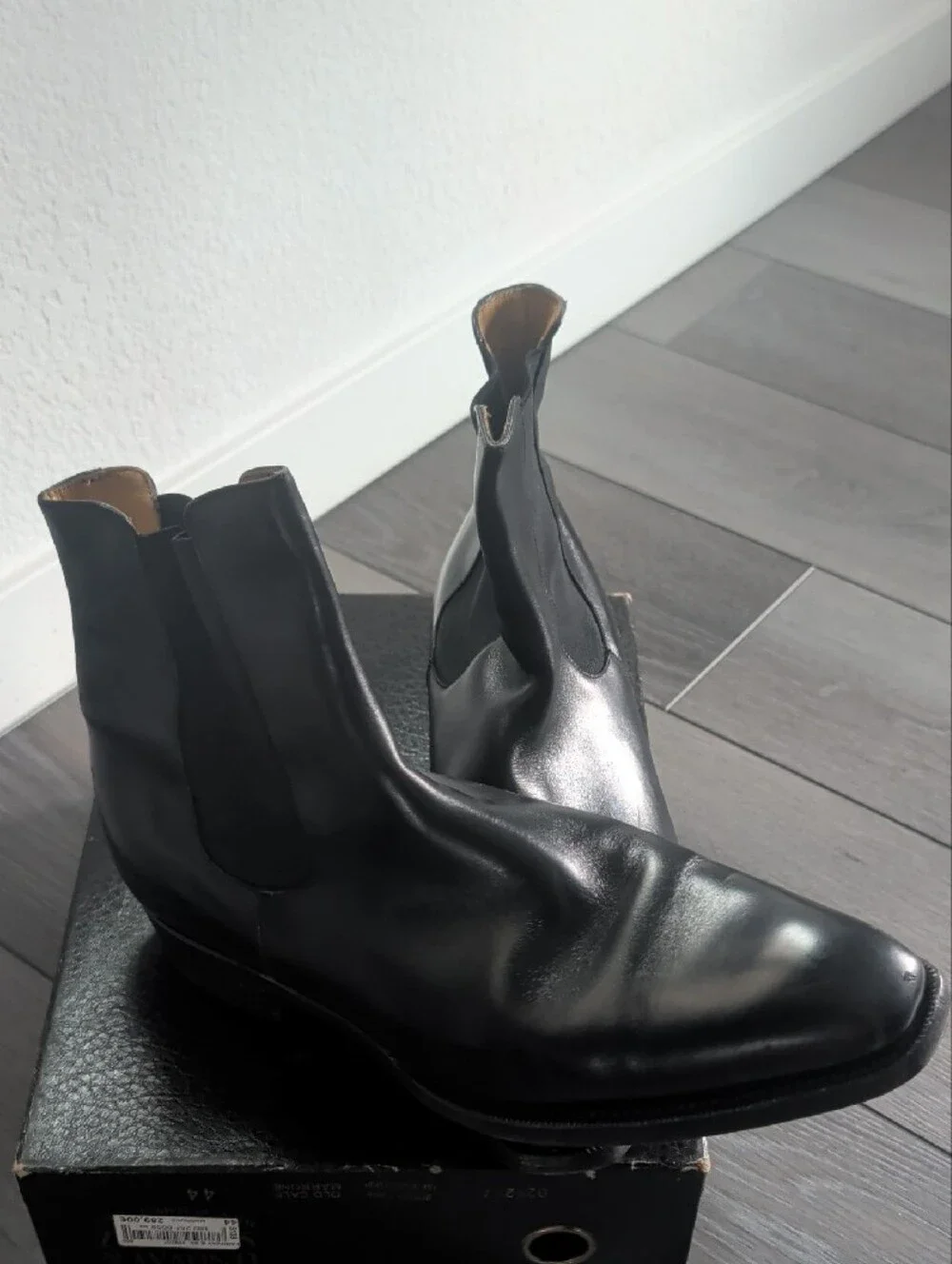Vero Cuoio Black Leather Chukka Boots with Yellow Lining